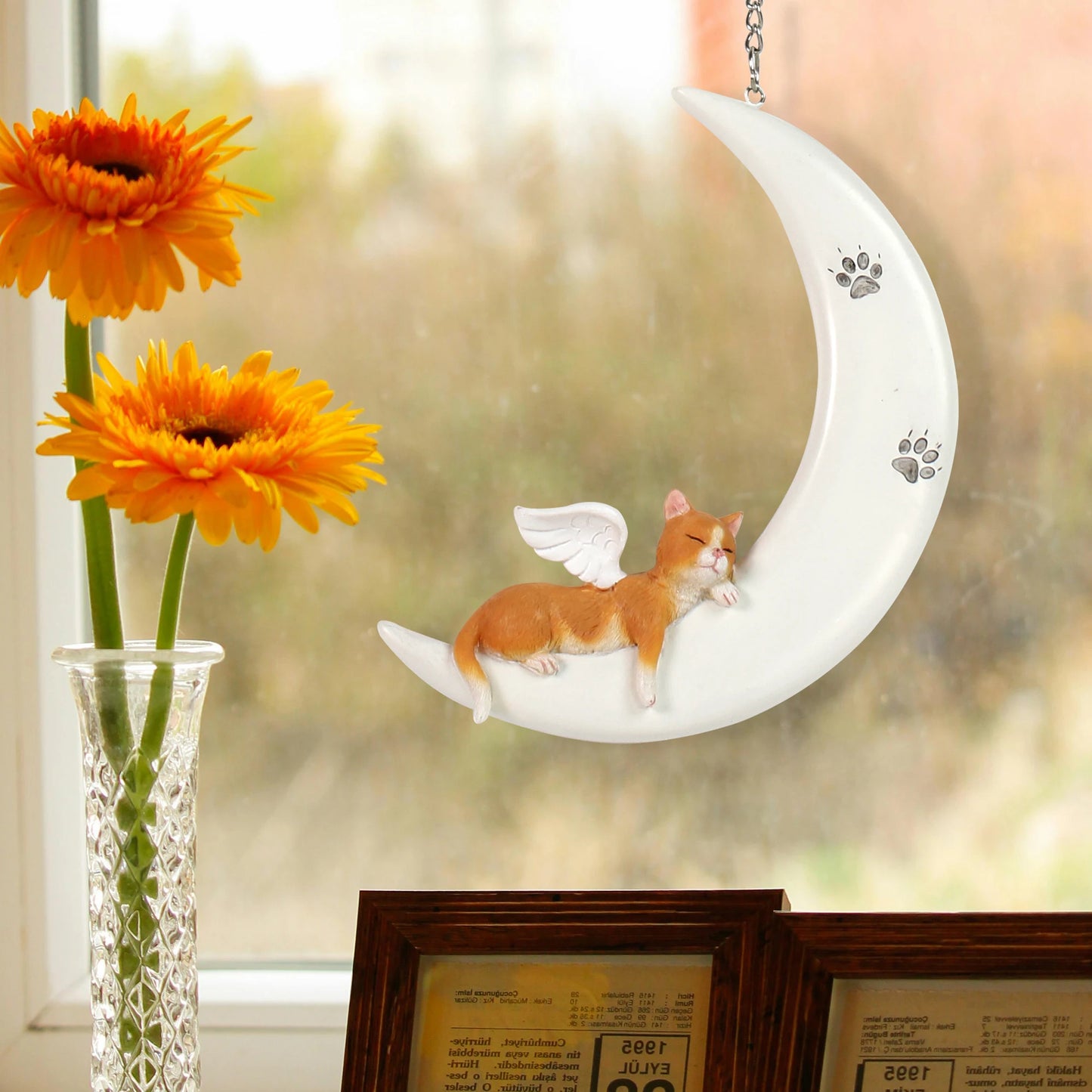 Angel Cat Moon Resin Ornament Cartoon Painting Style Animal Pattern Pet Memorial Figurine for Indoor Outdoor Home Decor Souvenir