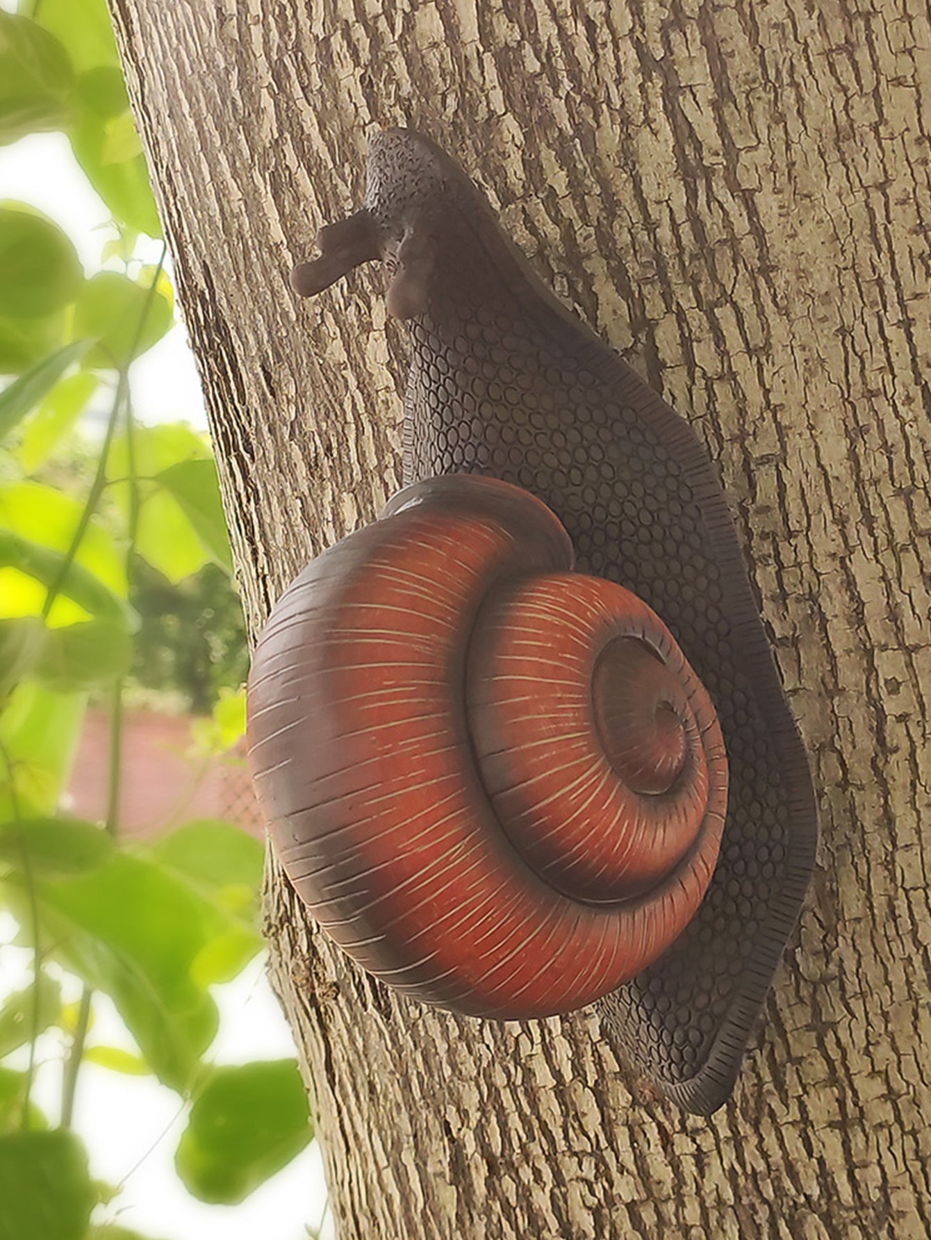 Vivid Resin Snail Figurine Detailed Animal Sculpture with Spiral Shell for Garden & Home Decor Display Art Pattern Painting