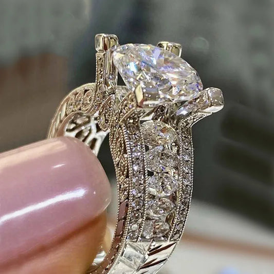 Huitan Classic Design Women Engagement Rings Big 10mm Round Cubic Zirconia Luxury Female Wedding Band Rings Timeless Jewelry New
