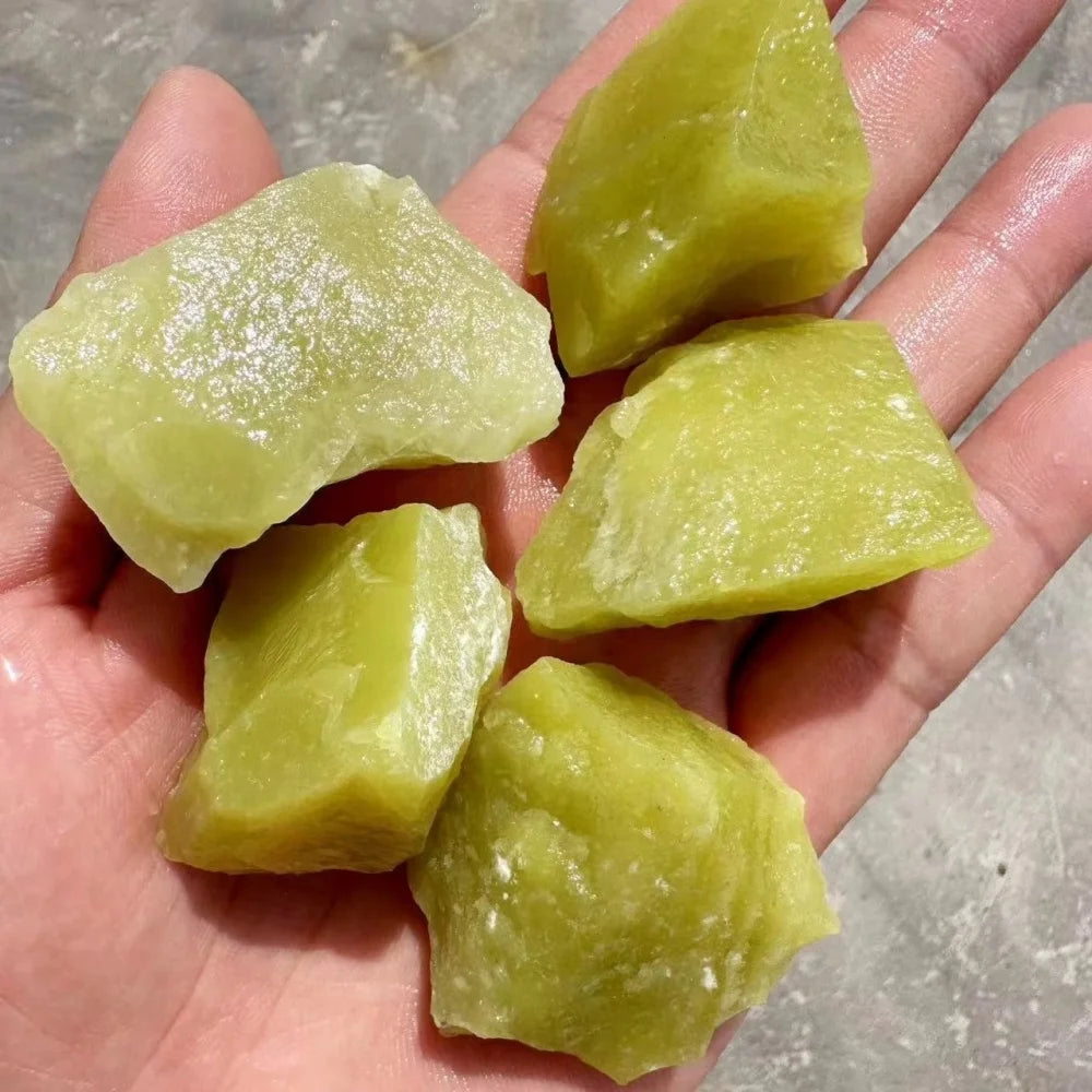 Natural Lemon Jade Energy Crystal Healing Stone Mineral Quartz Stone for Home Decorate and Aromatherapy Diffuser Stone