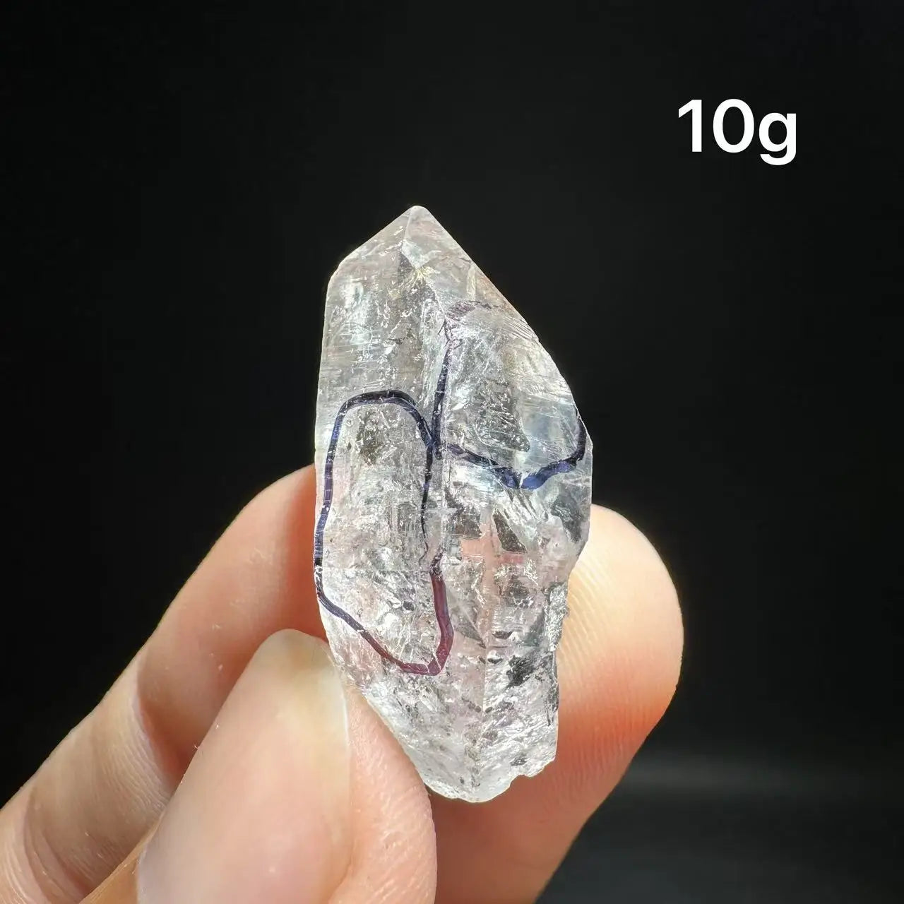 The new 100% natural Herkimer Diamond crystal water bubble lucky stone comes from Yunnan