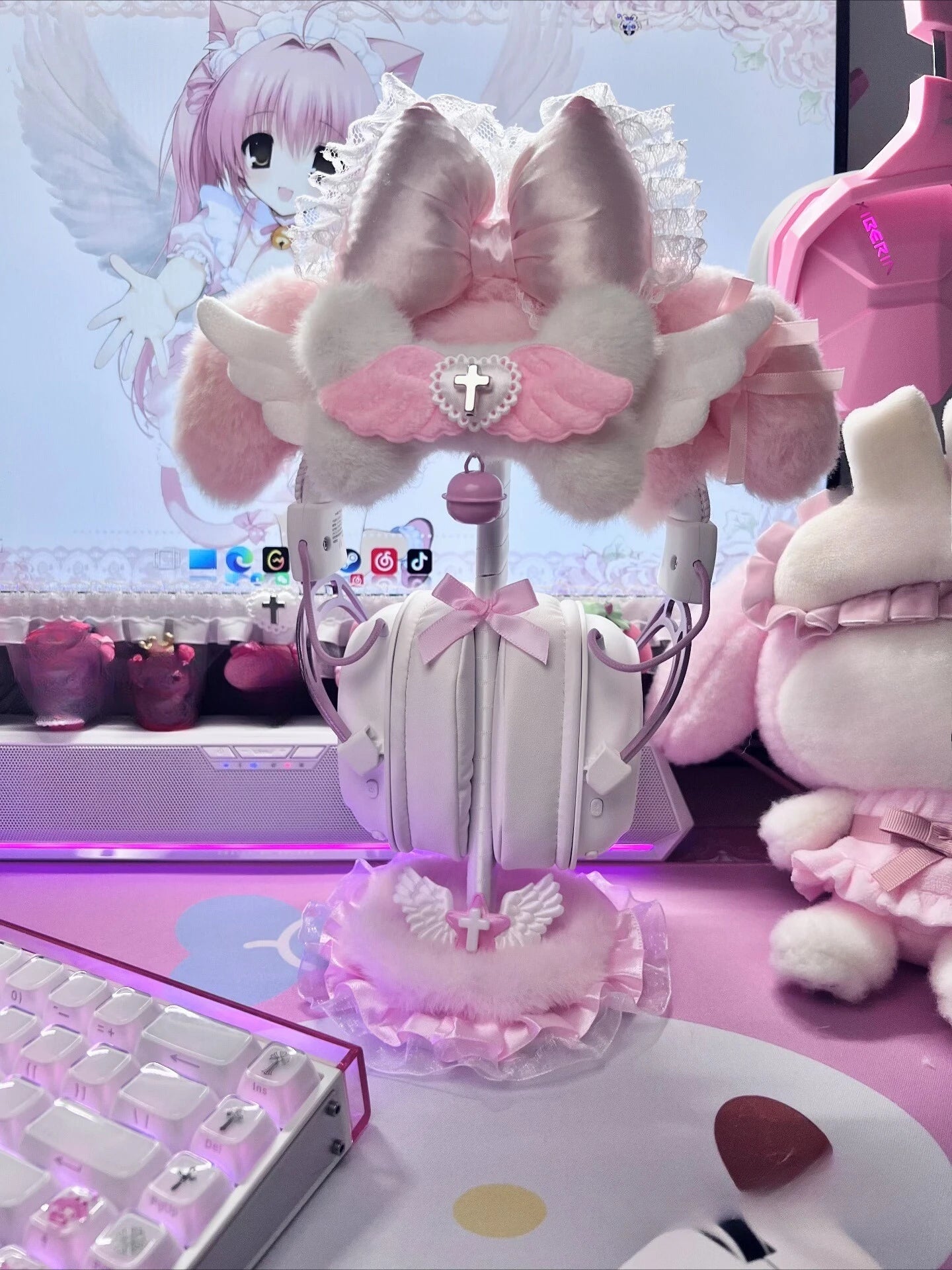 Plush Headphone Stand Customized Cute Headphone Storage Rack Desktop Gaming Esports Earphone Display Stand Headphone Accessories
