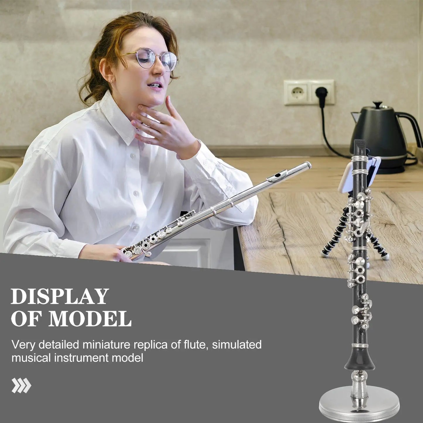 Mini Clarinet Model Realistic Copper Finish Musical Decoration Home Accessories Miniature Wind Instrument