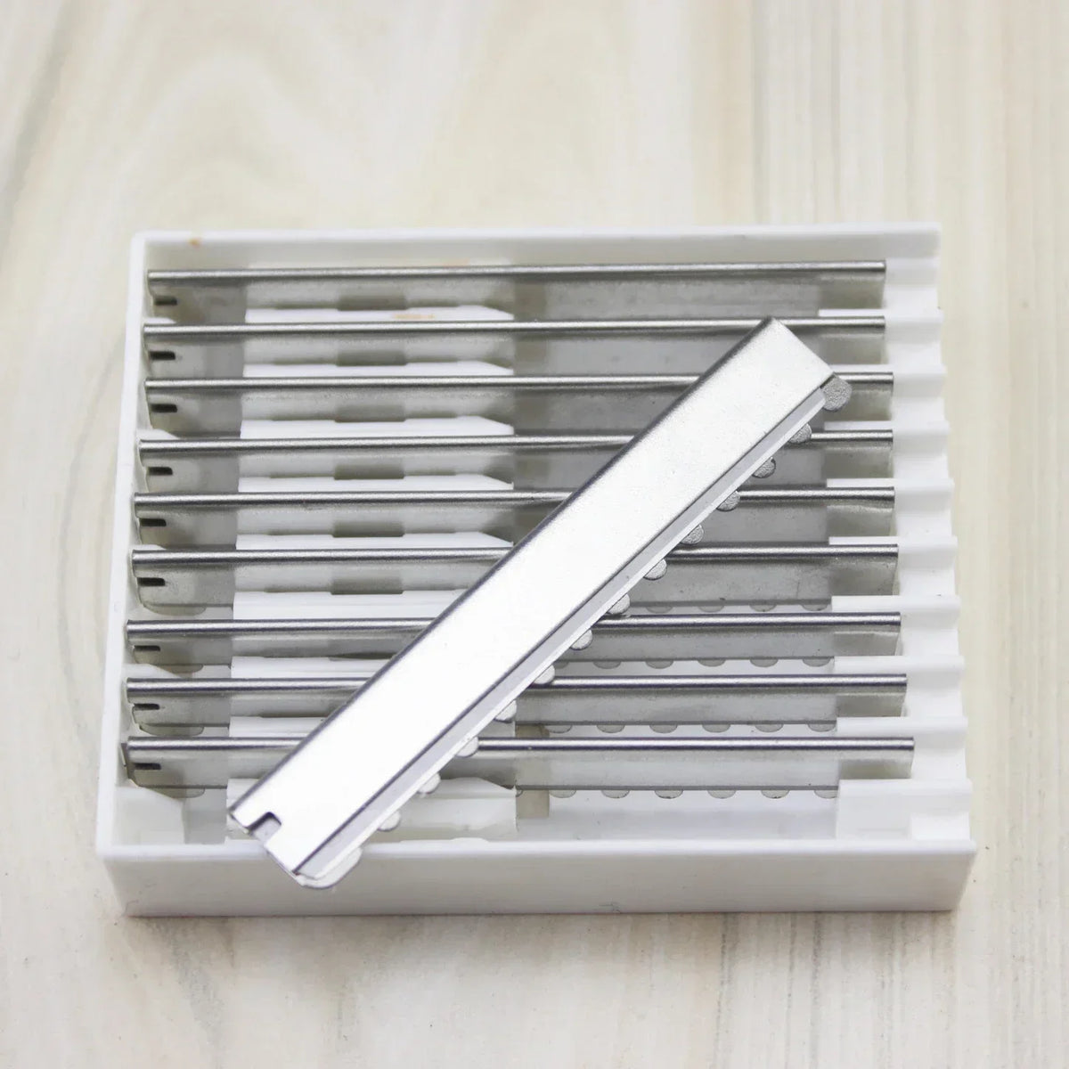 10pcs Safety Hair Shaving Blades Barber Stainless Steel Hairdressing Trimmer Thinning Cutting Blade Salon Hair Knife Razor Blade