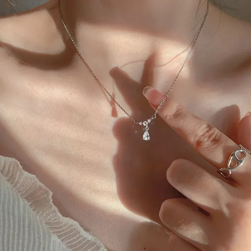 Premium Sparkling Silver Pendant Necklace - Clavicle Chain Choker