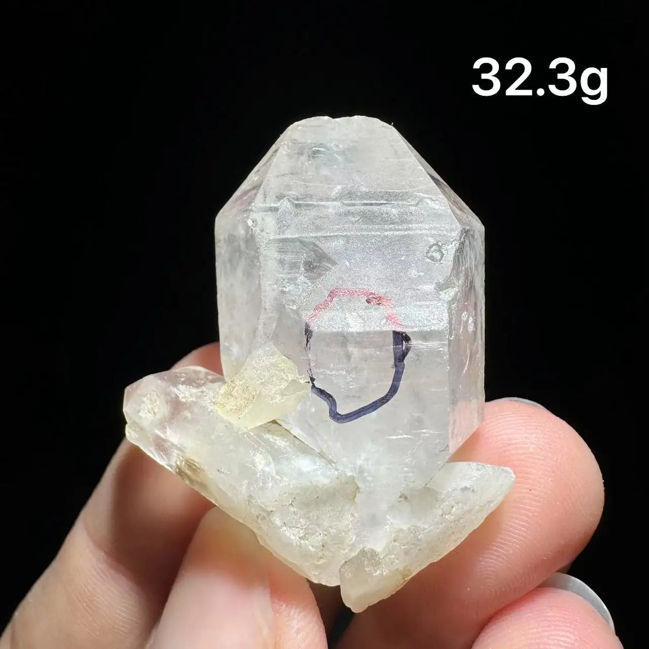The new 100% natural Herkimer Diamond crystal water bubble lucky stone comes from Yunnan